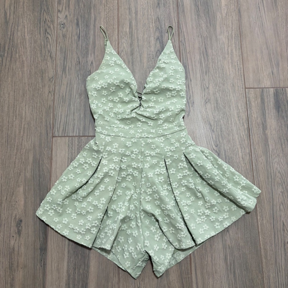 Lucy in the Sky Clara Jacquard Floral Romper in green Small
